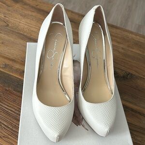 Jessica Simpson white closed toe on 5 inch heels 👠